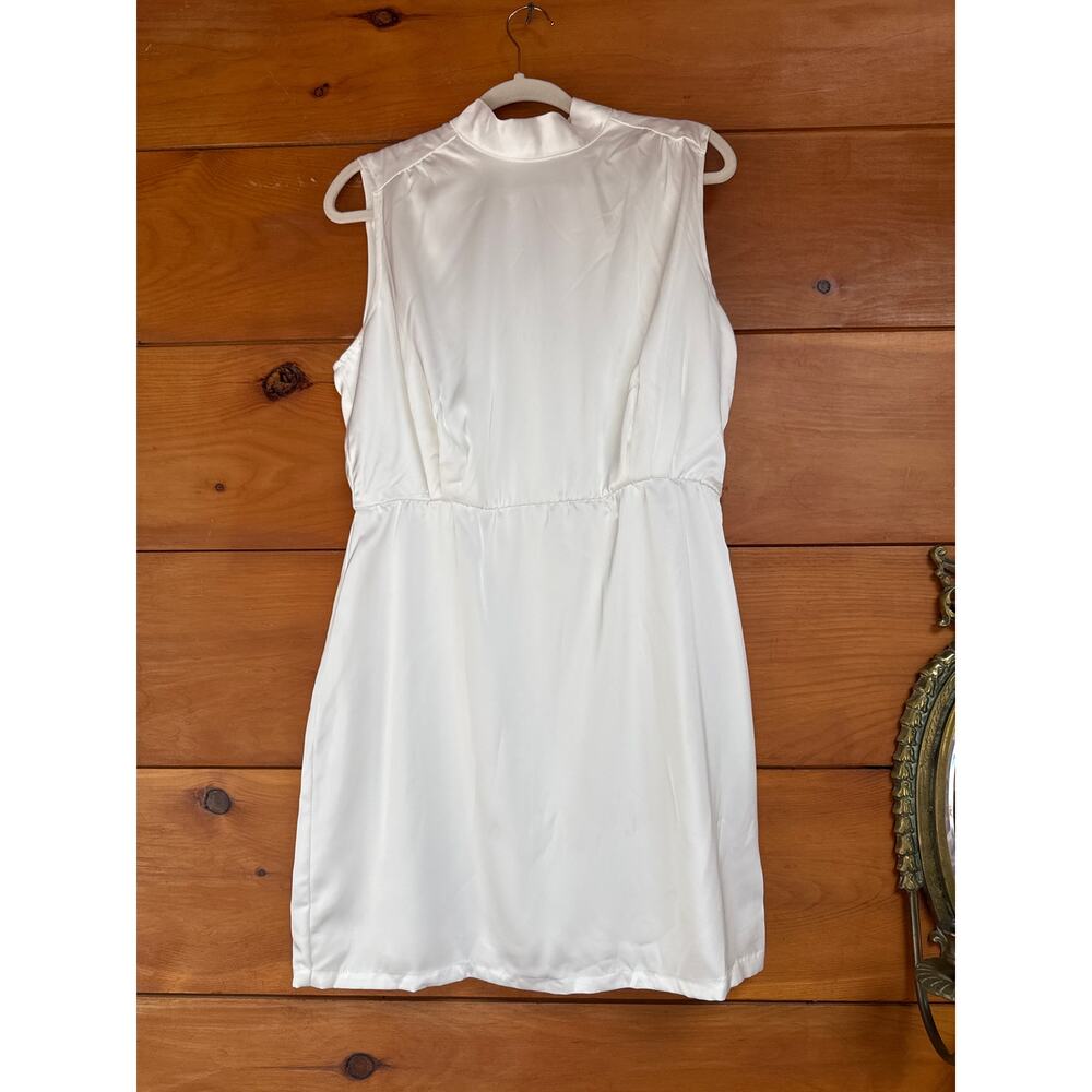NWT Lulus Classic Elegance White Satin Sleeveless Mock Neck Mini Dress Size M - Picture 4 of 6
